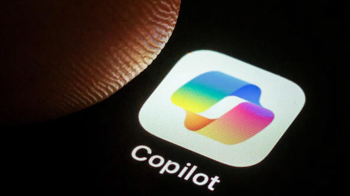 Microsoft permite remover botão flutuante do Copilot no Office — e isso revela a nova disputa da IA por aceitação humana