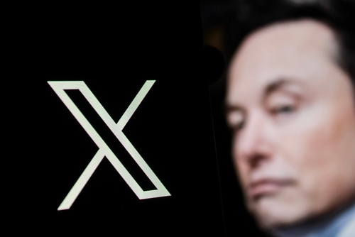 Grok 4.5 da xAI Supera Claude Opus em Testes